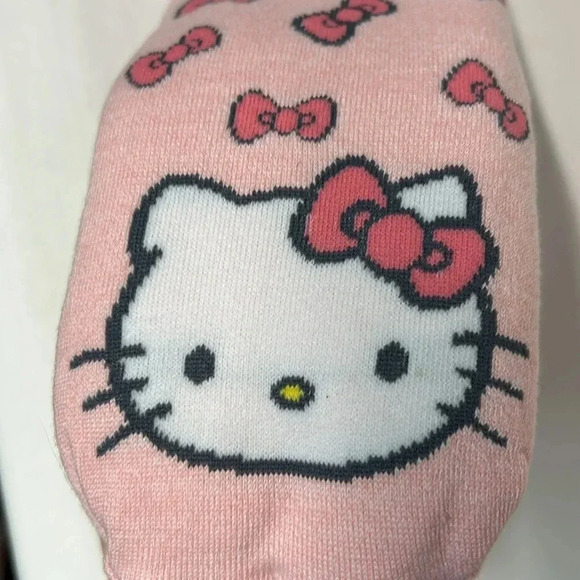 NWT Hello Kitty, fuzzy sock Sherpa lining nonskid feet shoe size 4 - 10 - Picture 4 of 5